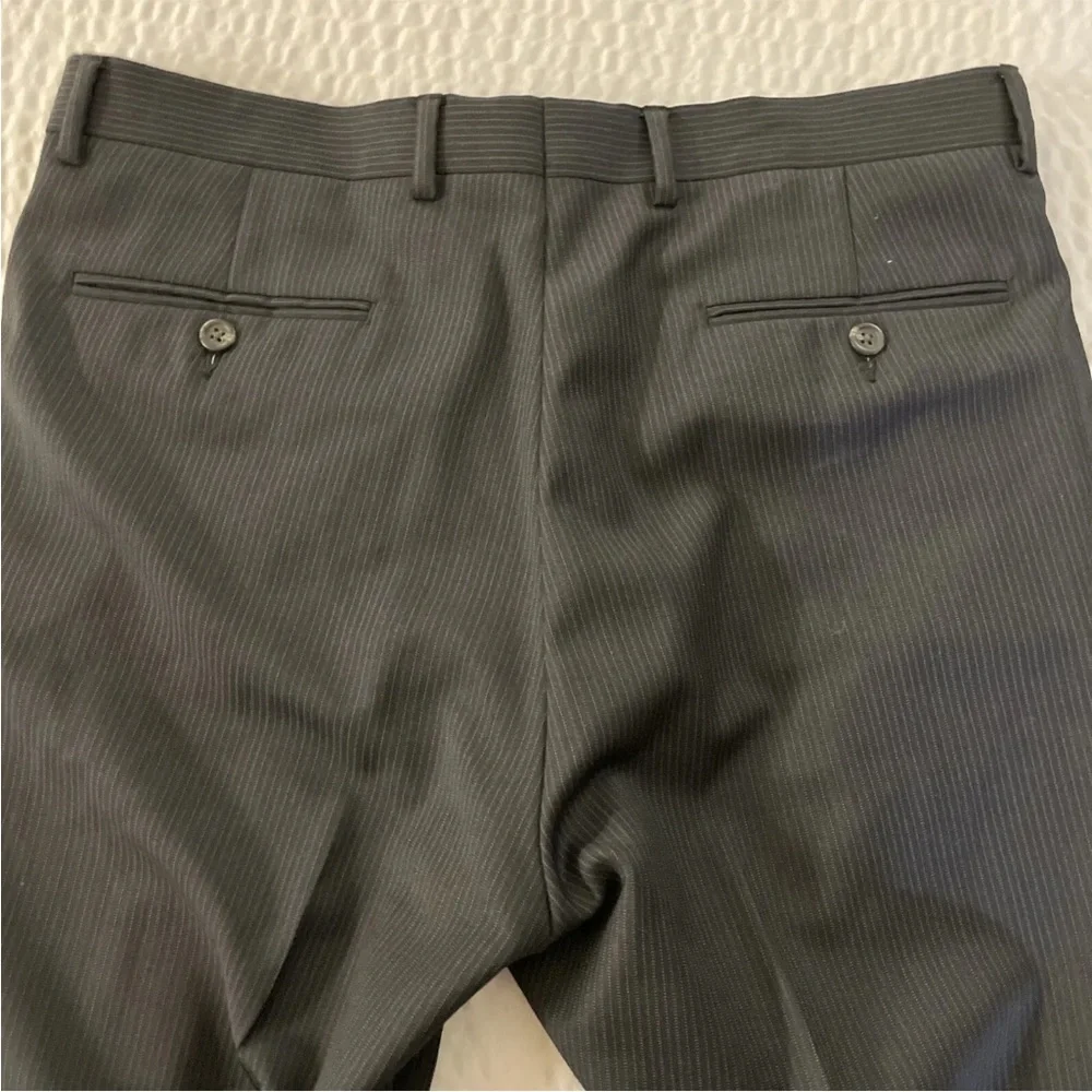 CHAPS‎ Fine stripe Flat Front Suit In Charcoal Size 42 L
